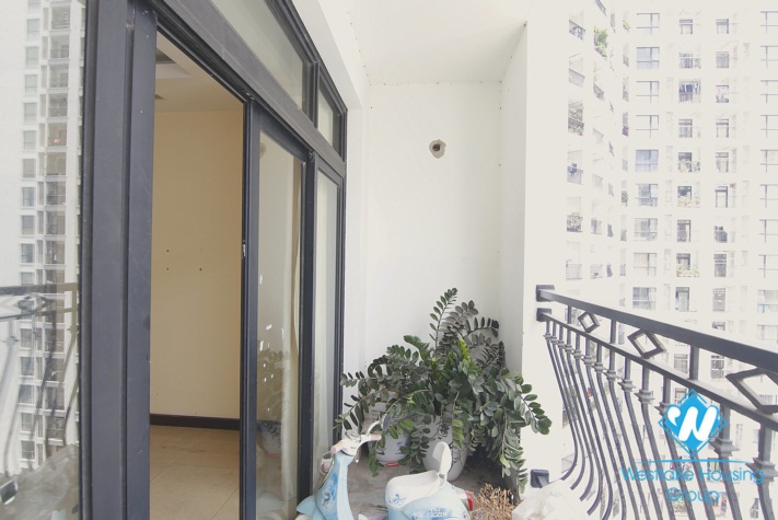 A nice  apartment with big balcony for rent on Royal City